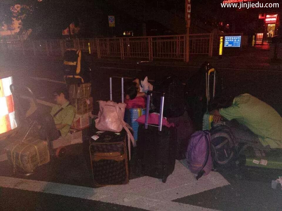窦昆老师发问：谁让你们这样处处为老板考虑的？谁让你们这么虐待自己的？