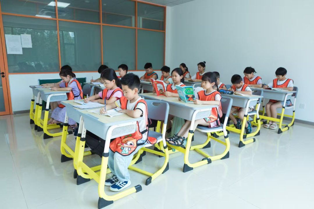 晋级托管学堂:比离婚更伤孩子的,是 “内耗型父母”!小学阶段别踩这些坑,孩子才能阳光成长 晋级托管学堂:比离婚更伤孩子的,是 “内耗型父母”!小学阶段别踩这些坑,孩子才能阳光成长