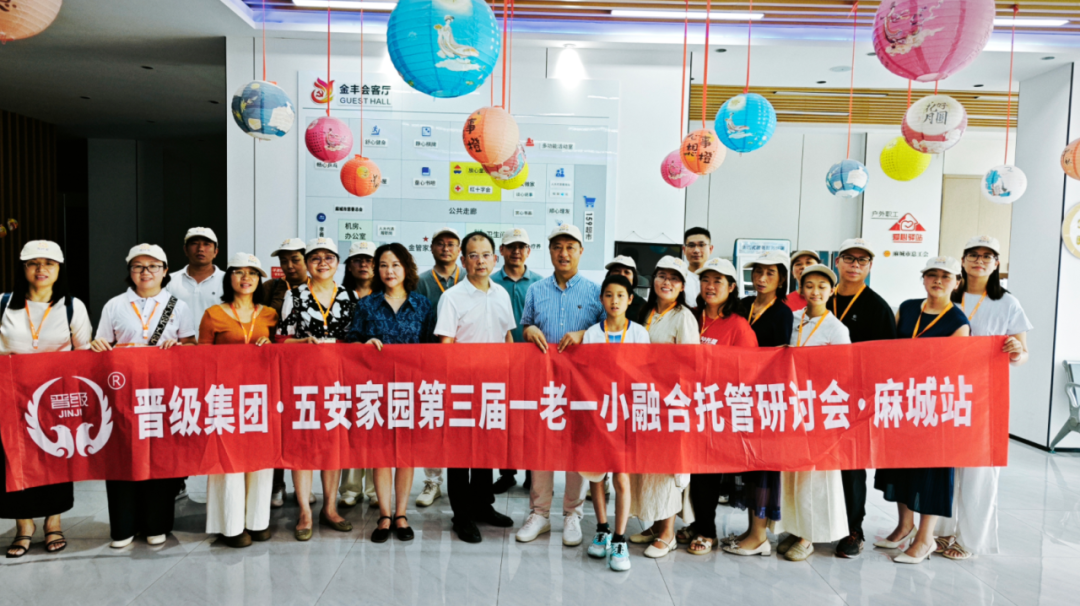 托管生死局：你的“付费场地”模式，正被“零成本社区”模式颠覆