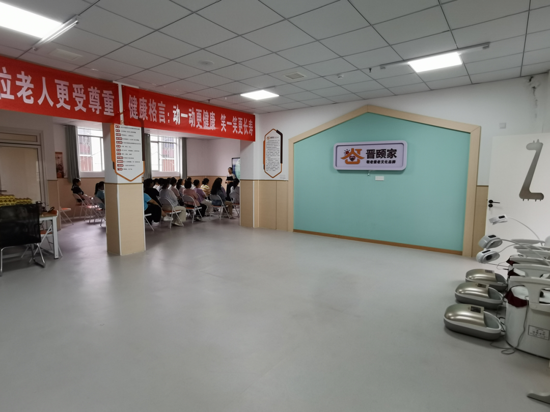 14年后，她再次选择晋级：从学生托管到老年托管，一场关于“爱”的接力